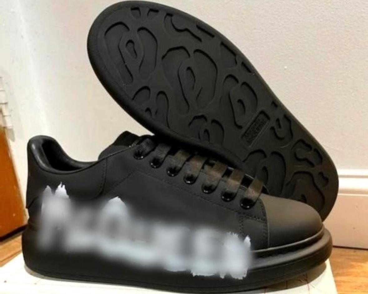 Alexander Queens Black with white Print