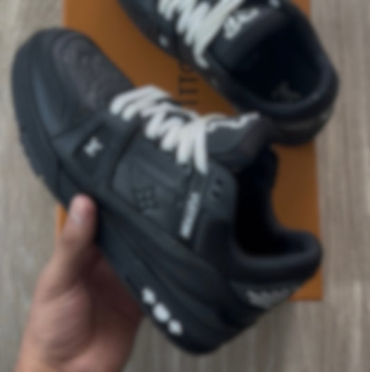 LV Trainers Black