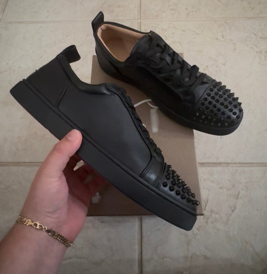 Red Buttons spikes leather